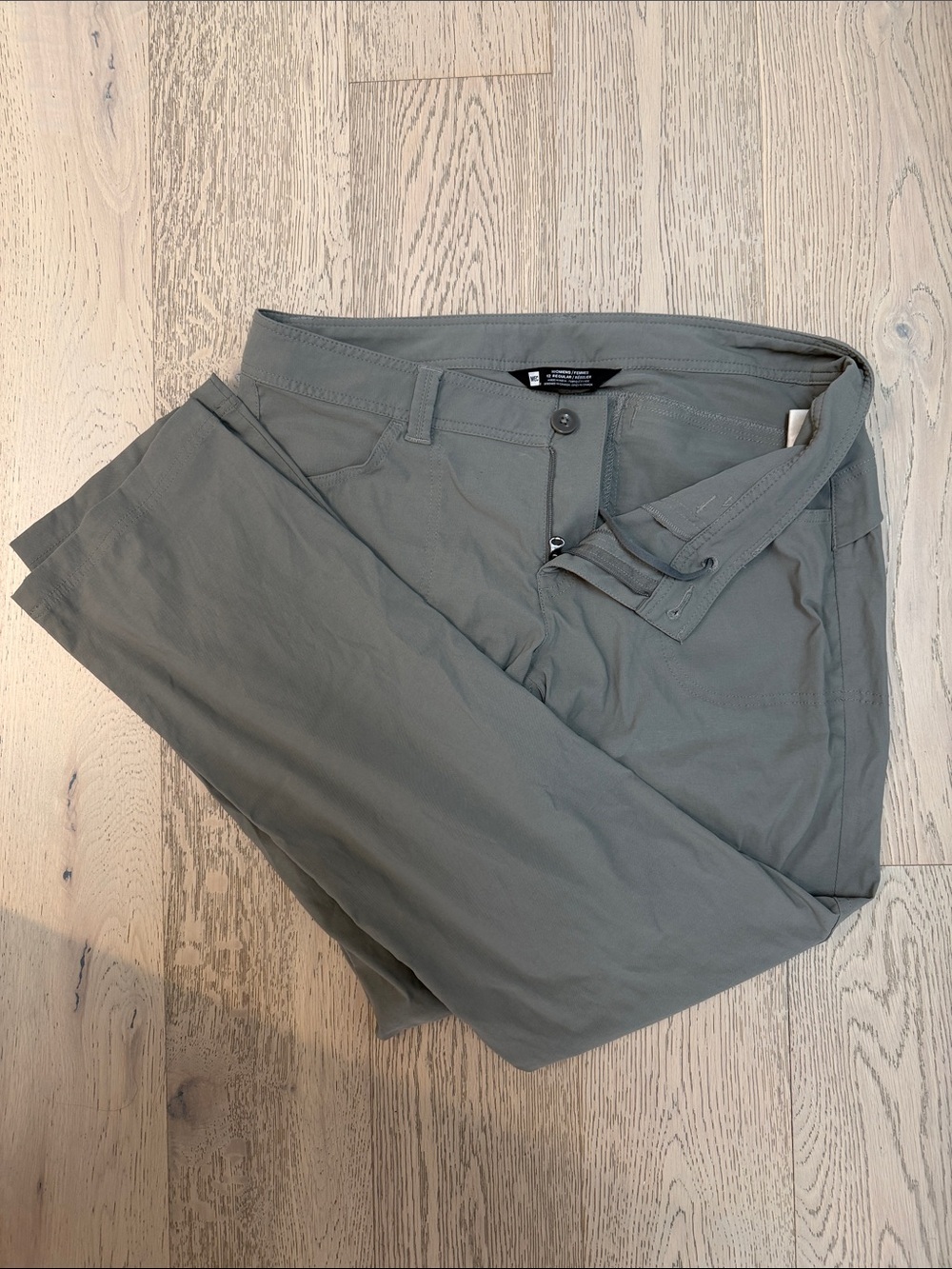 MEC Women’s Convertible Hiking Pants in Gray size 12